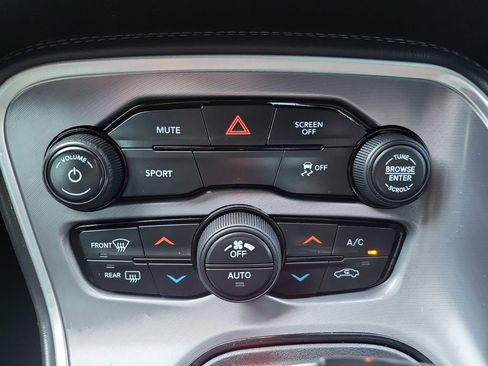Used 2019 Dodge Challenger SXT RWD image 21