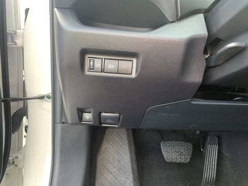 Used 2025 Toyota RAV4 XLE AWD/4WD image 31