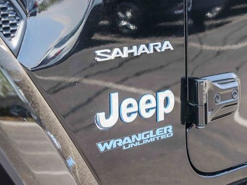 Used 2022 Jeep Wrangler Unlimited Sahara w/ Cold Weather Group AWD/4WD image 13