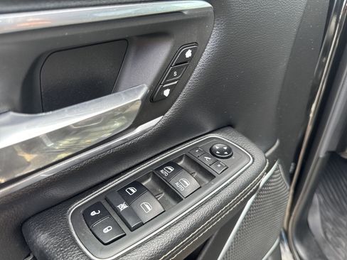 Used 2019 RAM 1500 Laramie AWD/4WD image 15
