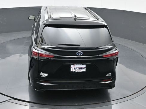 Used 2022 Toyota Sienna XSE image 44