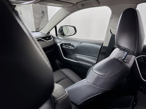 Certified 2022 Toyota RAV4 XLE Premium image 20