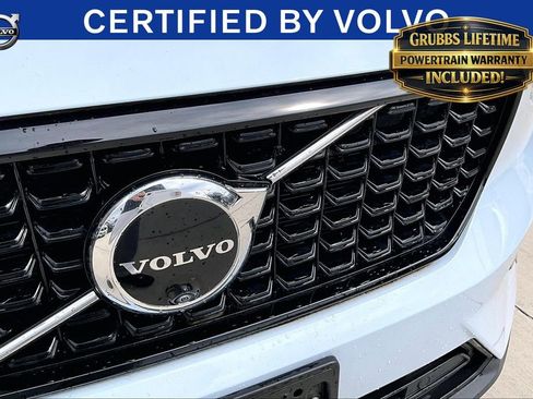 Used 2025 Volvo XC40 B5 Plus AWD/4WD image 36