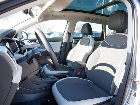 Certified 2025 Volkswagen Taos SE image 13