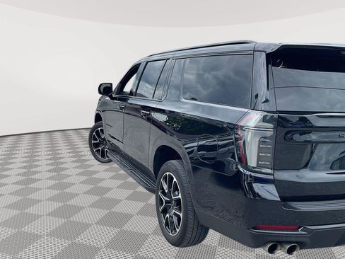 Used 2025 Chevrolet Suburban RST w/ Comfort Package AWD/4WD image 5