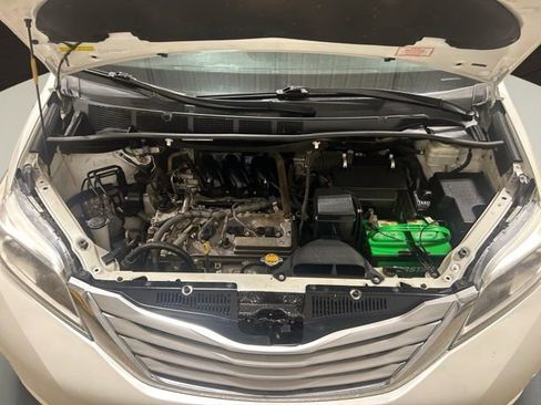 Used 2015 Toyota Sienna Limited Premium image 27