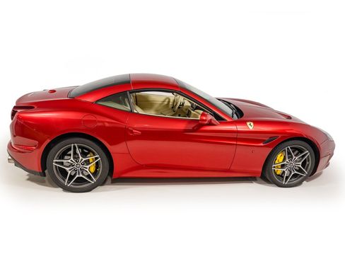 Used 2015 Ferrari California T RWD image 8