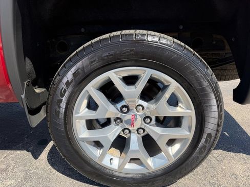 Used 2018 GMC Sierra 1500 SLT w/ SLT Premium Package AWD/4WD image 17