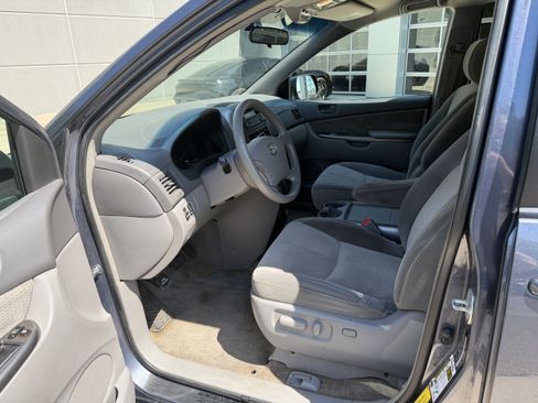 Used 2007 Toyota Sienna CE FWD image 5