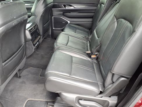 Used 2023 Jeep Wagoneer 2WD image 21