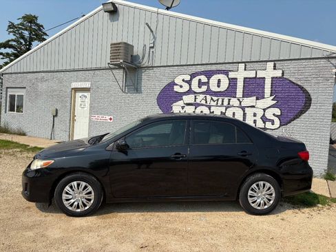 Used 2011 Toyota Corolla LE w/ Preferred Accessory Pkg FWD image 1