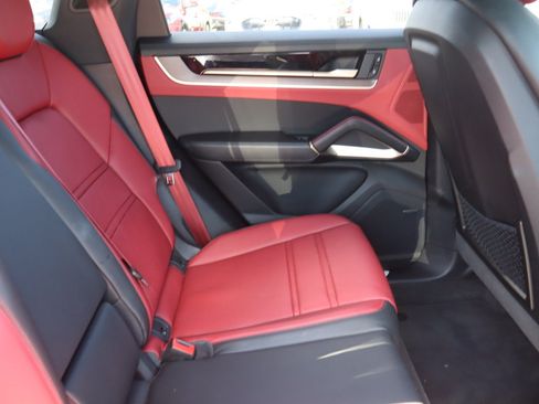 Used 2025 Porsche Cayenne E-Hybrid AWD/4WD image 14