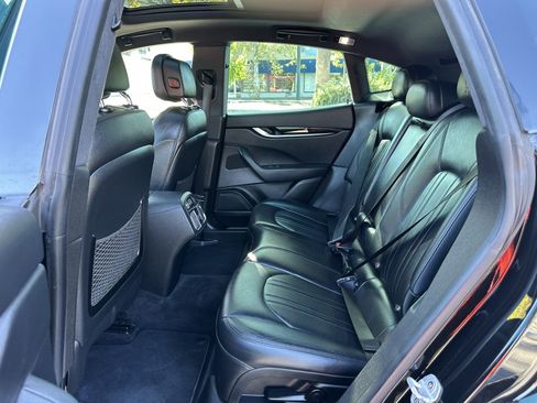 Used 2018 Maserati Levante AWD/4WD image 23