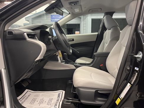 Used 2023 Toyota Corolla Cross L image 10