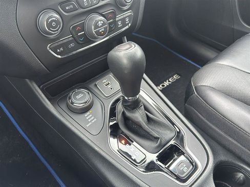 Used 2023 Jeep Cherokee Altitude Lux AWD/4WD image 19