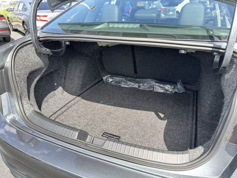Used 2025 Volkswagen Jetta SE w/ Sunroof Package FWD image 36