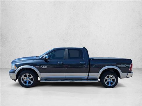 Used 2017 RAM 1500 Laramie w/ Convenience Group AWD/4WD image 8
