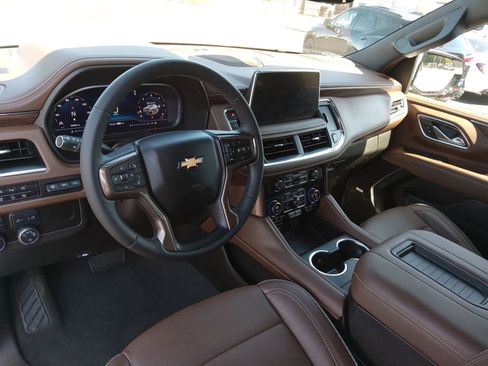 Used 2024 Chevrolet Suburban High Country image 12