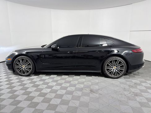 Used 2018 Porsche Panamera image 2
