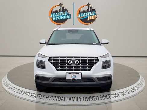 Used 2026 Hyundai Venue SEL FWD image 8
