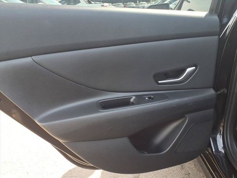 Certified 2023 Hyundai Elantra Limited FWD image 18