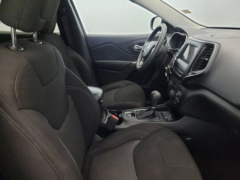 Used 2020 Jeep Cherokee Latitude FWD image 21