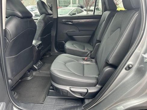 Certified 2025 Toyota Highlander Limited image 14