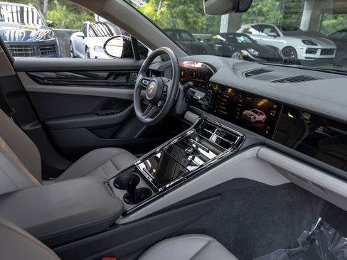 Certified 2025 Porsche Panamera image 54