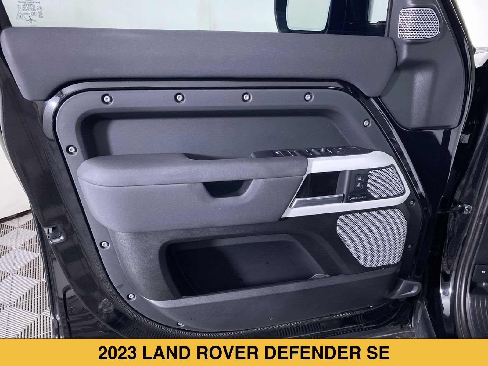 Used 2023 Land Rover Defender 130 SE AWD/4WD image 13
