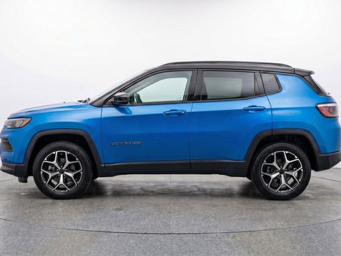 Used 2025 Jeep Compass Limited image 5