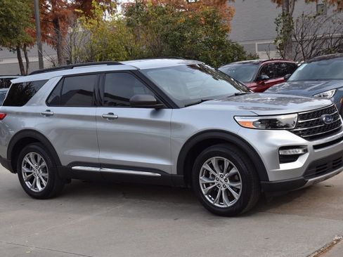 Used 2023 Ford Explorer XLT w/ Equipment Group 202A image 5