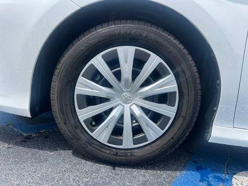 Used 2020 Toyota Camry LE FWD image 11