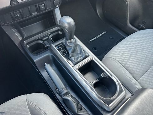 Used 2022 Toyota Tacoma SR5 w/ SR5 Appearance Package (SM) image 21