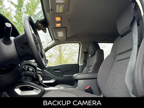Certified 2024 Nissan Frontier SV AWD/4WD image 4