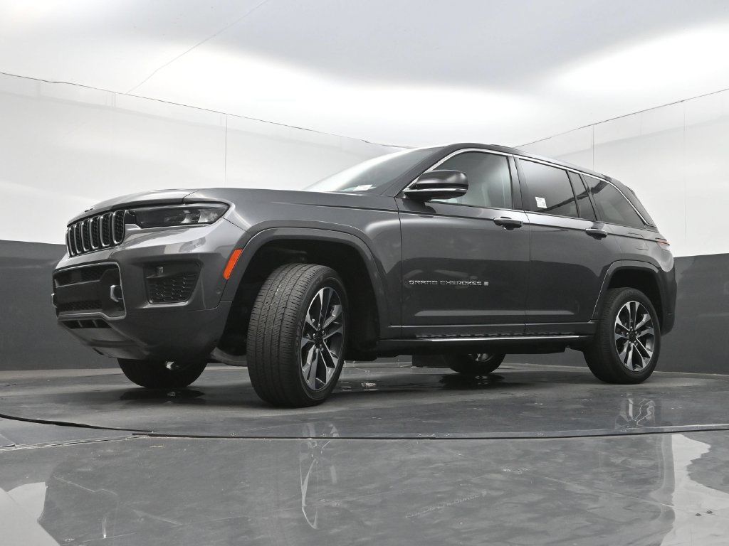 Used 2022 Jeep Grand Cherokee Overland w/ Luxury Tech Group IV RWD image 35