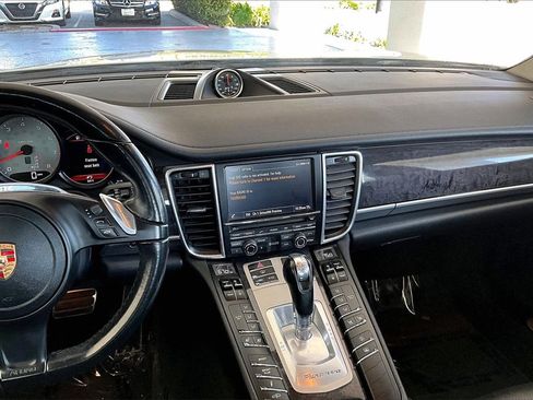 Used 2016 Porsche Panamera S image 9