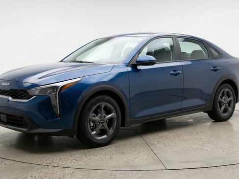 Used 2025 Kia K4 LXS image 3