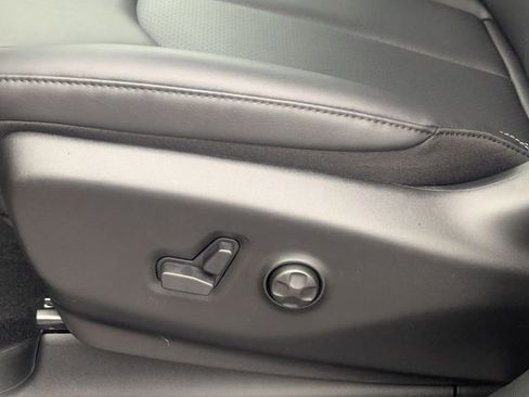 New 2026 Chrysler Pacifica Select image 10