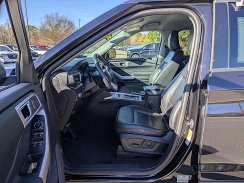Certified 2022 Ford Explorer XLT w/ Equipment Group 202A image 12
