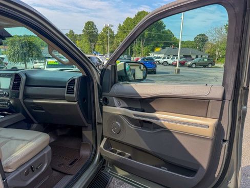 Used 2019 Ford Expedition XLT w/ Equipment Group 201A RWD image 23