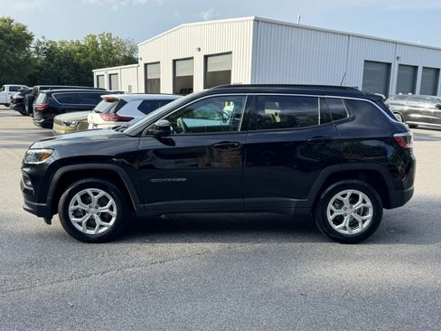 Used 2024 Jeep Compass Latitude AWD/4WD image 8