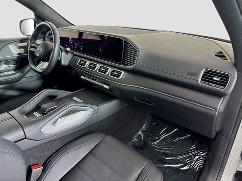 Used 2024 Mercedes-Benz GLS 450 4MATIC image 32