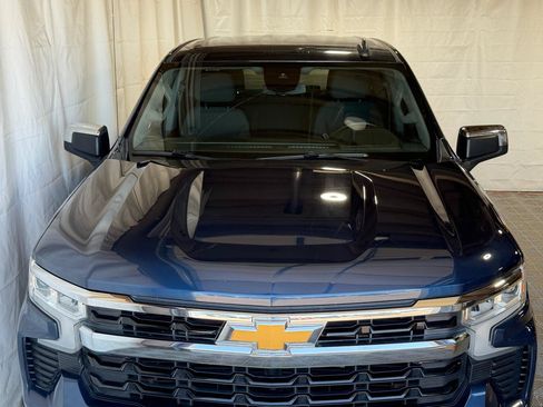Used 2023 Chevrolet Silverado 1500 LT AWD/4WD image 3