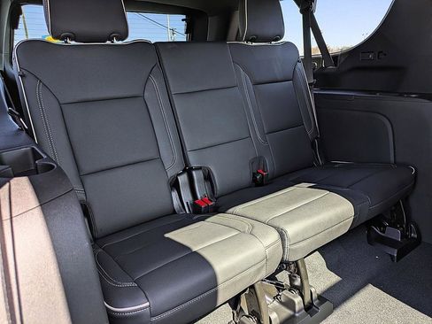 New 2026 Chevrolet Suburban Premier w/ Sun And Tow Package AWD/4WD image 33