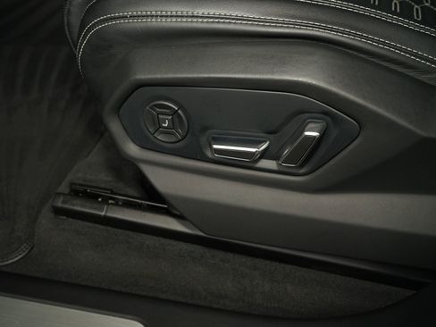 Used 2020 Lamborghini Urus image 33