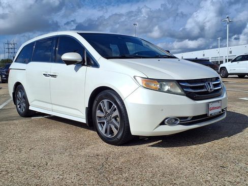Used 2016 Honda Odyssey Touring Elite image 2