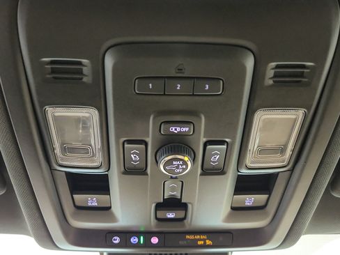 Used 2023 Chevrolet Suburban Premier AWD/4WD image 23