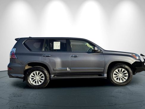 Used 2019 Lexus GX 460 image 3