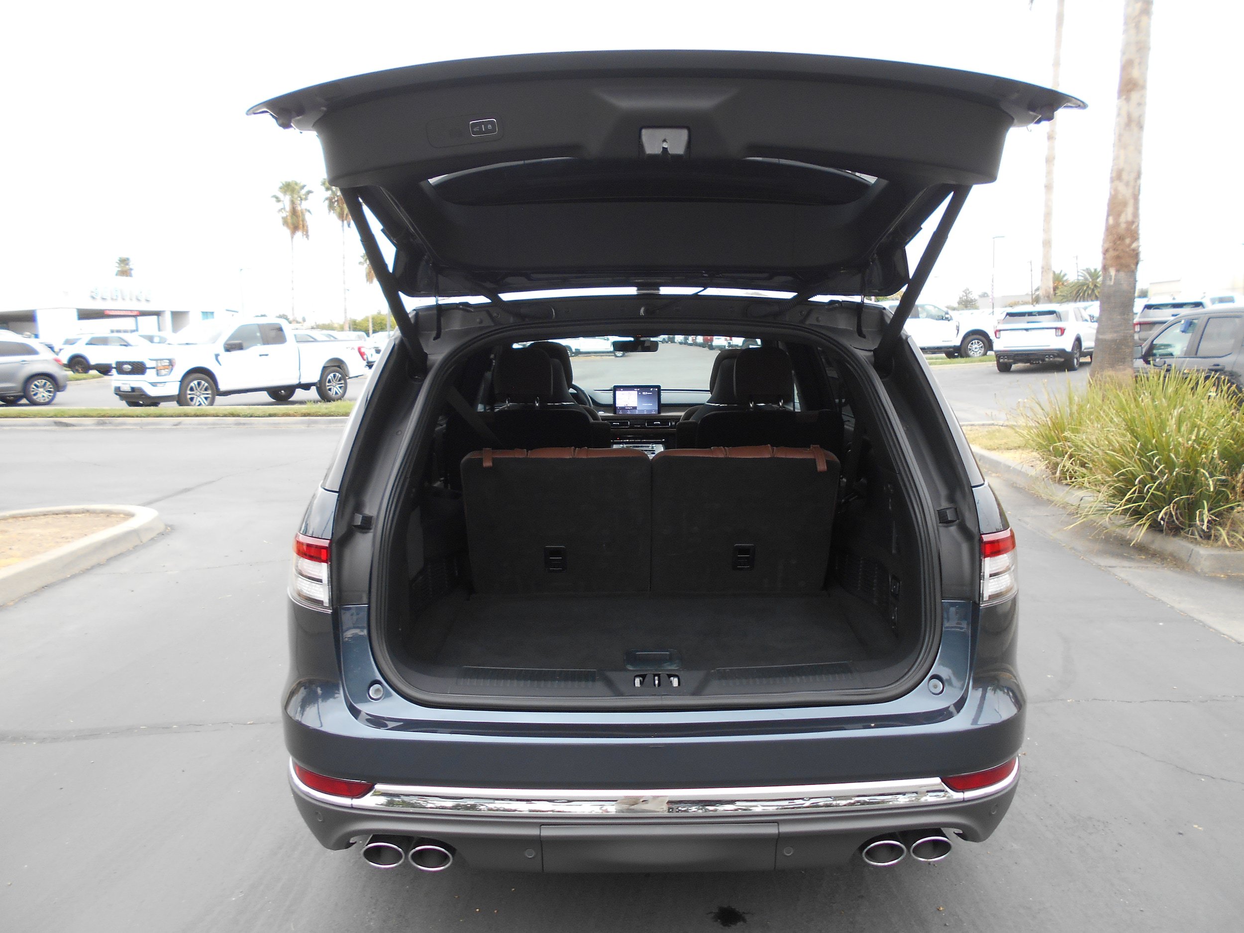 Used 2023 Lincoln Aviator Reserve w/ Equipment Group 201A AWD/4WD image 5