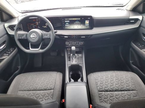 Used 2025 Nissan Kicks SV FWD image 10